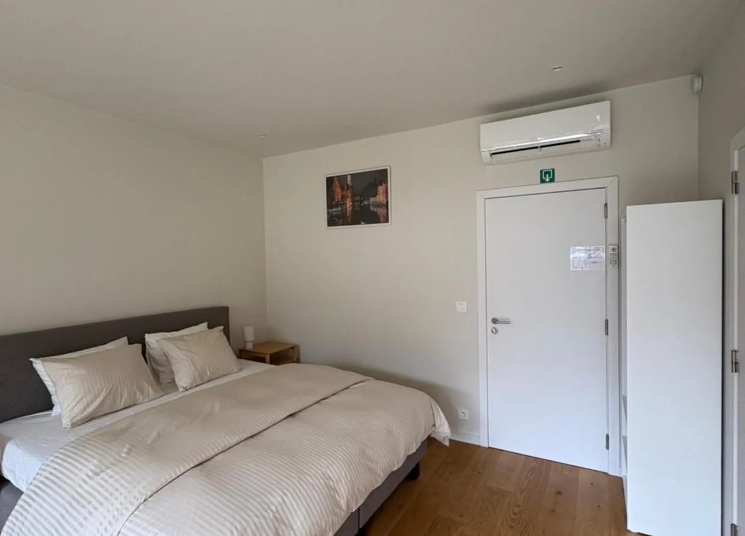 Cozy Guestroom Near City Center Bruges Apartment