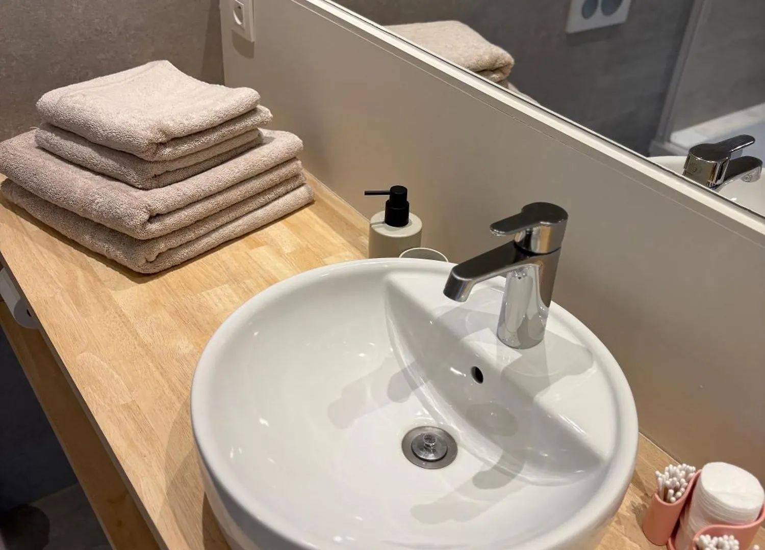 Cozy Guestroom Near City Center Bruges